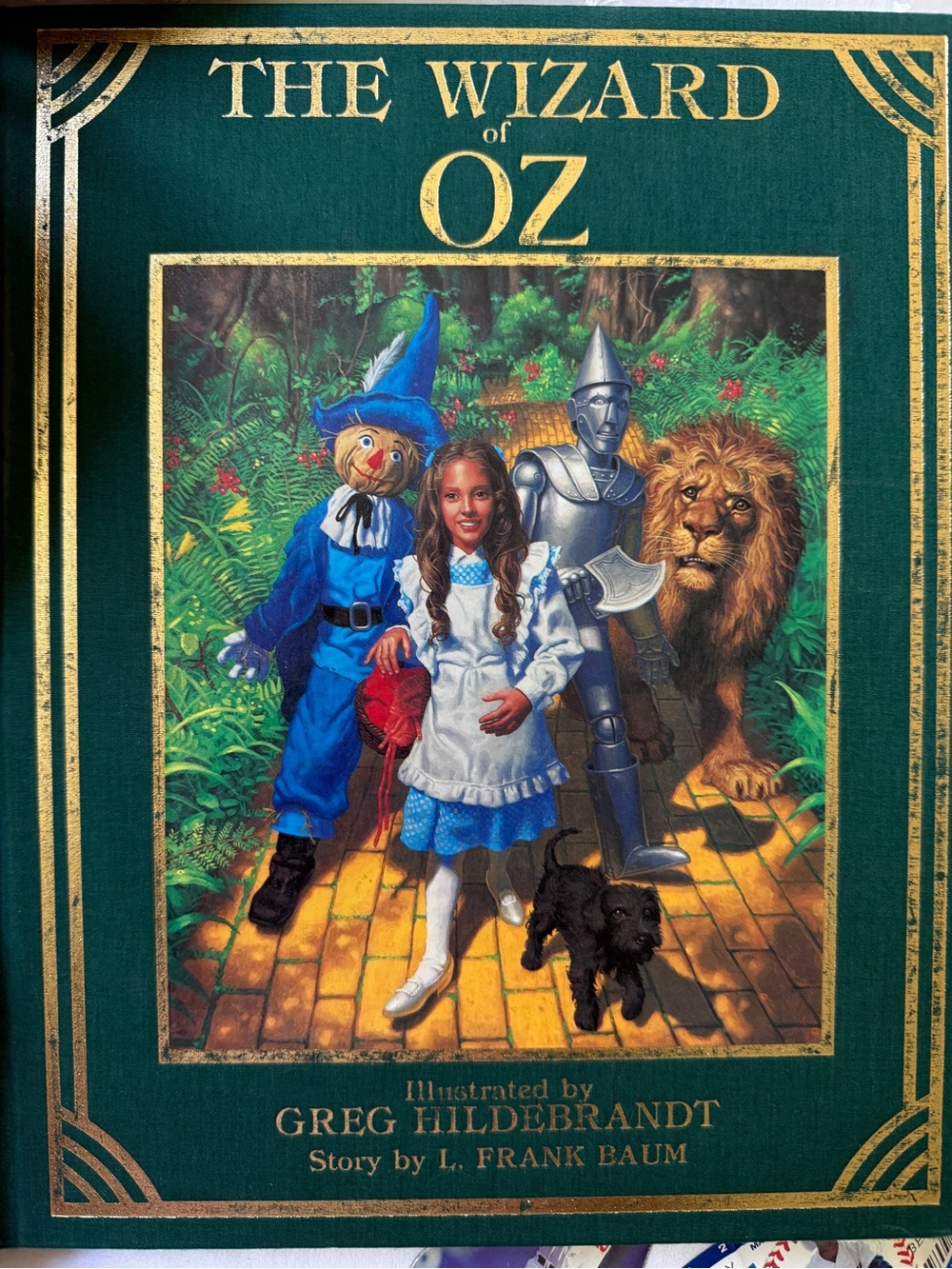 80s The Wizard of Oz Illustrated by Greg Hildebrandt - Green & Gold Cover